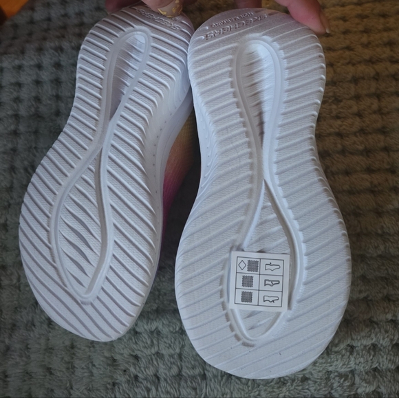 Slip in sketchers kids size 6 - Picture 5 of 5